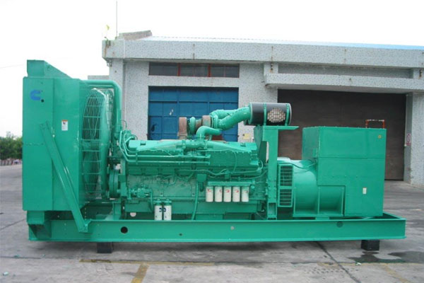 平阴工厂发电机应急发电时如何更准确地检查发电机状态？