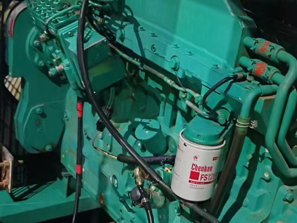 平阴如何确定新的发电机组控制系统是否与原系统兼容？